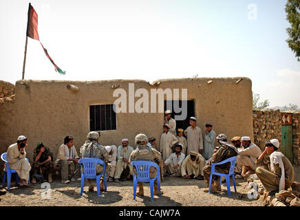 Sep 28, 2007 - Khoshki Daudah, Afghanistan - Afghan men gather outside a store to talk with paratroopers, from the 2nd Battilion, 321st Field Artillery Regiment, 82nd Airborne Division, in Khoshki Daudah about the construction of the new Sabari district center and if they have any information on Tal Stock Photo