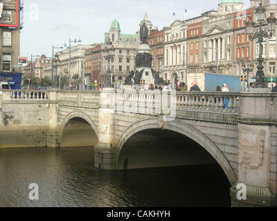 Sep 18, 2007 - Dublin, Ireland - The O'Connell Street Bridge across the River Liffey in Dublin City Center. Dublin is the capital and largest city in Ireland. It is an economic, administrative and cultural centre for the island of Ireland and has one of the fastest growing populations of any Europea Stock Photo