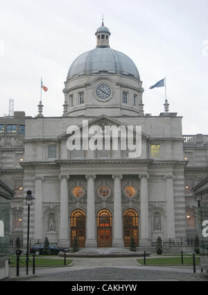 Sep 18, 2007 - Dublin, Ireland - The Office of the Taoiseach government building in Dublin Ireland. Dublin is the capital and largest city in Ireland. It is an economic, administrative and cultural centre for the island of Ireland and has one of the fastest growing populations of any European capita Stock Photo