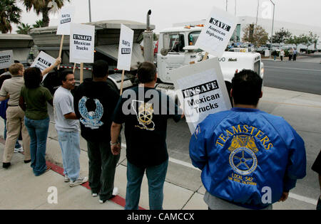 September 6th, 2007, San Diego, California, USA. Teamsters picket outside the Otay Mesa Scales and Inspection Facility along Enrico Ferme Drive on Thursday morning in San Diego, California. Truckers were protesting against at NAFTA pilot Mexican trucking program that was to start on this day.   Mand Stock Photo