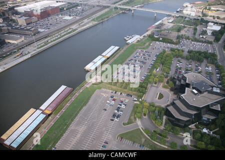 Sep 5, 2007 - Minneapolis, MN - As Congress bickered over a gas tax increase to help pay for bridge maintenance, crews continue to clear debris from the site of the I-35W bridge collapse, seen from the air Wednesday afternoon. PICTURED: The riverfront across the river from downtown St. Paul where th Stock Photo