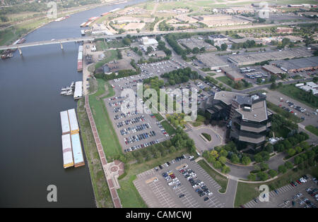 Sep 5, 2007 - Minneapolis, MN - As Congress bickered over a gas tax increase to help pay for bridge maintenance, crews continue to clear debris from the site of the I-35W bridge collapse, seen from the air Wednesday afternoon. PICTURED: The riverfront across the river from downtown St. Paul where th Stock Photo