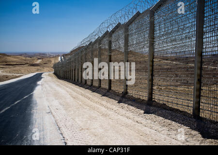 New “Hour Glass” Israel-Egypt border fence is 5 meters high and made of ...