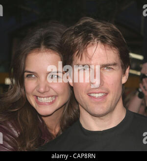 Jun 27, 2005; Los Angeles, CA, USA; Actor TOM CRUISE and Actress KATIE HOLMES at the 'War Of The Worlds' Fan Screening held at Grauman's Chinese Theatre, Hollywood. Mandatory Credit: Photo by Paul Fenton/KPA/ZUMA Press. (©) Copyright 2006 by Paul Fenton Stock Photo