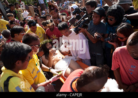 Cebu City, Philippines, Good-Friday, 6.April 2012: Gilbert Bargayo, being nailed to the cross for the 17th Good Friday. Stock Photo