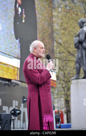 Trafalgar Square, London, UK. 06 April, 2012. Dr Richard Chartres The Bishop of London speaks to the crowd at the end of the performance of The Passion of Jesus, performed in Trafalgar Square on Good Friday. Stock Photo