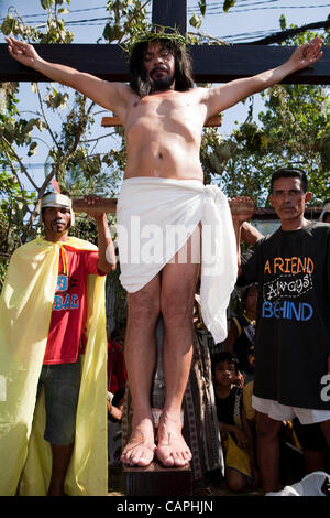 Cebu City, Philippines, Good-Friday, 6.April 2012: Gilbert Bargayo, being nailed to the cross for the 17th Good Friday. Stock Photo