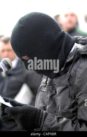 April 09, 2012 - Londonderry, Northern Ireland, UK - A masked member of the Real IRA reads an Easter message during the dissident republican 32 County Sovereignty Movement's commemoration of the 1916 Easter Rising. Stock Photo