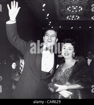 DANNY THOMAS with wife Rose Marie Cassaniti at the Desperate Hours premiere.Supplied by   Photos inc.(Credit Image: Â© Supplied By Globe Photos Inc/Globe Photos/ZUMAPRESS.com) Stock Photo