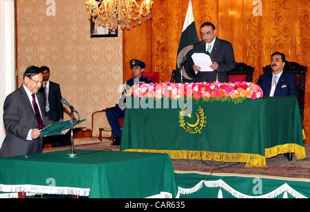 President, Asif Ali Zardari administers oath to Senator Farooq H. Naek as Federal Minister, during oath taking ceremony held at Aiwan- e- Sadr in Islamabad on Wednesday, April 11, 2012. Prime Minister, Syed Yousuf Raza Gilani also present on this occasion. Stock Photo