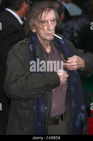 HARRY DEAN STANTON THE AVENGERS. WORLD PREMIERE HOLLYWOOD LOS ANGELES CALIFORNIA USA 11 April 2012 Stock Photo