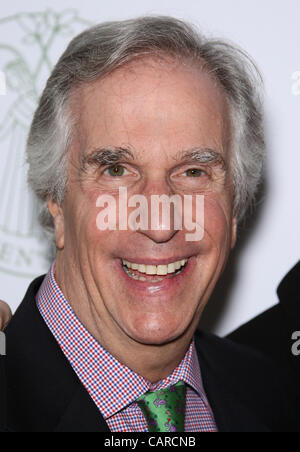 HENRY WINKLER WOMEN'S GUILD HONORS SARAH BROWN WITH THE WOMAN OF THE 21ST CENTURY AWARD BEVERLY HILLS LOS ANGELES CALIFORNIA Stock Photo
