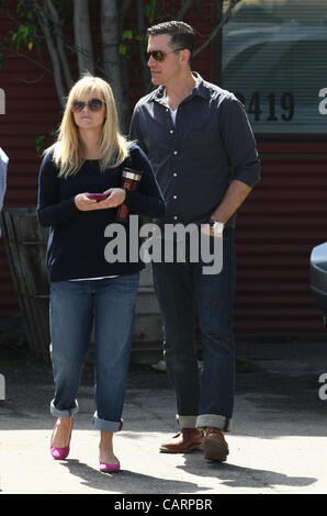 REESE WITHERSPOON & JIM TOTH REESE WITHERSPOON SIGHTING LOS ANGELES CALIFORNIA USA 15 April 2012