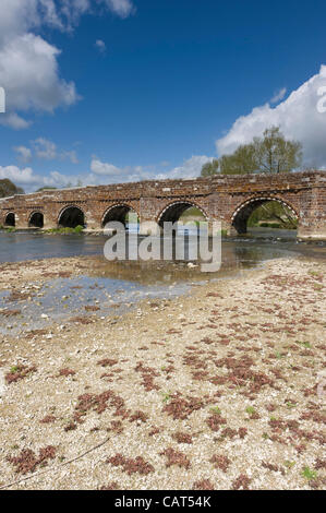White Mill Bridge, Sturminster Marshall, Dorset, UK, 17th April 2012. Gravel river bed exposed due to low river levels. Dorset has now been officially in environment drought along with the rest of south-west England. Stock Photo