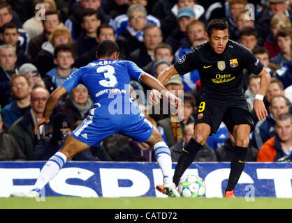 18.04.2012. Stamford Bridge, Chelsea, London.  Alexis Sanchez of  FC Barcelona  takes on Chelsea's Ashley Cole during the Champions League Semi Final 1st  leg match between Chelsea and Barcelona  at Stamford Bridge, Stadium on April 18, 2012 in London, England. Stock Photo