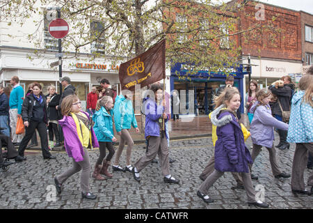 1st North Curry Brownies marching through Taunton town centre, Somerset, England on Sunday 22nd April 2012 to celebrate St. George's day. This annual event is attended by regional Boy Scouts and Girl Guide groups to uphold the tradition of the patron Saint of England. Stock Photo