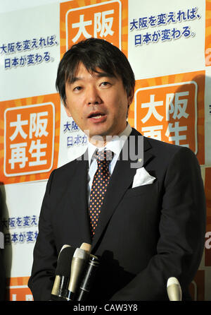 April 24, 2012, Tokyo, Japan - Mayor Toru Hashimoto of Osaka, western Japan, speaks to reporters during an impromptu news conference following his meeting with Chief Cabinet Secretary Oamu Fujimura at the prime ministers official residence in Tokyo on Tuesday, April 24, 2012. Hashimoto, a strong opp Stock Photo