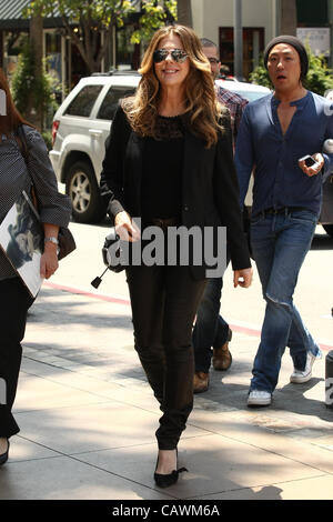 RITA WILSON RITA WILSON INTERVIEW FOR EXTRA TV LOS ANGELES CALIFORNIA USA 27 April 2012 Stock Photo