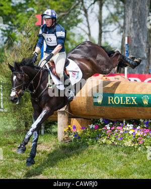 LUCY WIEGERSMA ON THE HORSE IN THE PURPLE JUMPING THE GIANTS TABLE ...