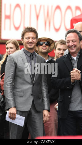 JEREMY RENNER SCARLETT JOHANSSON STAR ON THE HOLLYWOOD WALK OF FAME HOLLYWOOD LOS ANGELES CALIFORNIA USA 02 May 2012 Stock Photo