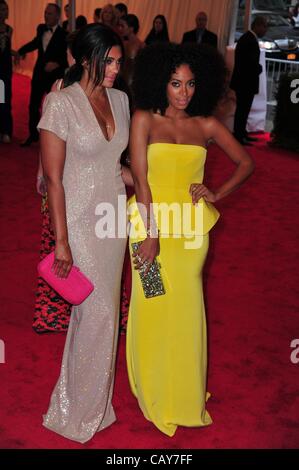 Rachel Roy, Solange Knowles at arrivals for Schiaparelli and Prada: Impossible Conversations - Metropolitan Museum of Art's 2012 Costume Institute Gala Benefit - Part 2, Metropolitan Museum of Art, New York, NY May 7, 2012. Photo By: Gregorio T. Binuya/Everett Collection Stock Photo