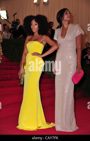 Rachel Roy, Solange Knowles at arrivals for Schiaparelli and Prada: Impossible Conversations - Metropolitan Museum of Art's 2012 Costume Institute Gala Benefit - Part 2, Metropolitan Museum of Art, New York, NY May 7, 2012. Photo By: Gregorio T. Binuya/Everett Collection Stock Photo