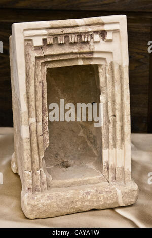 Clay and stone cultic artifacts found in Khirbet Qeiyafa excavations displayed at Hebrew University assembled press conference interpreted by Prof. Yosef Garfinkel as “Ark of God” models. Jerusalem, Israel. 8-May-2012. Stock Photo