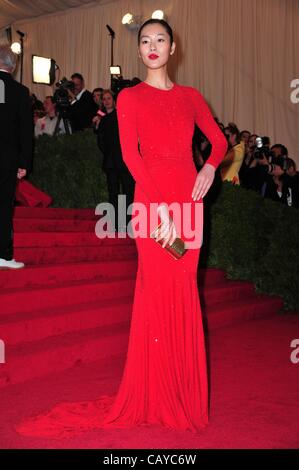 Liu Wen at arrivals for Schiaparelli and Prada: Impossible Conversations - Metropolitan Museum of Art's 2012 Costume Institute Gala Benefit - Part 6, Metropolitan Museum of Art, New York, NY May 7, 2012. Photo By: Gregorio T. Binuya/Everett Collection Stock Photo