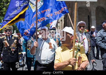 WWII veterans from around the country assemble in Jerusalem for a colorful march, many in their WWII uniforms with medals, decorations and grandchildren, celebrating Allied victory over Nazi Germany. Jerusalem, Israel. 9-May-2012. Stock Photo