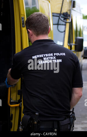 Merseyside Police Matrix search team on Moscow Drive Liverpool searching a property and collecting evidence and plant material on Thursday 10th of May 2012 Stock Photo