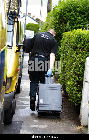 Merseyside Police Matrix search team on Moscow Drive Liverpool searching a property and collecting evidence and plant material on Thursday 10th of May 2012 Stock Photo