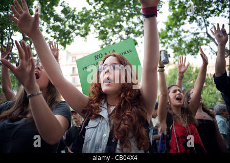 12 May, 2012-Barcelona, Spain. Demonstrators of the movement of the indignant. On the anniversary of the indignant movement (born a year ago against the political and economic situation in Spain) thousands of people took to the streets recalling the same slogans with many allusions to the banks and Stock Photo