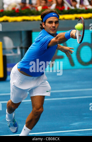 13.05.2012 Madrid, Spain. Madrid ATP Open Tennis Mens Final. Roger Federer versus Tomas Berdych.  Roger Federer hit back from losing the first set to claim his third Madrid Masters title courtesy of a 3-6 7-5 7-5 win over Tomas Berdych Stock Photo