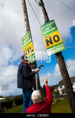 May 14th 2012 Ardara, County Donegal,Ireland. Sinn Fein posters in Gaelic and English urging a No Vote in the forthcoming referendum on Europe's new fiscal treaty held on May 31st 2012. Photo by:Richard Wayman/Alamy Stock Photo