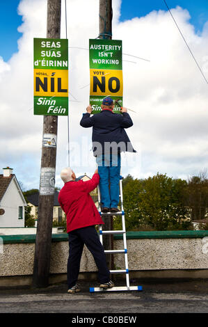 May 14th 2012 Ardara, County Donegal,Ireland. Sinn Fein posters in Gaelic and English urging a No Vote in the forthcoming referendum on Europe's new fiscal treaty held on May 31st 2012. Photo by:Richard Wayman/Alamy Stock Photo