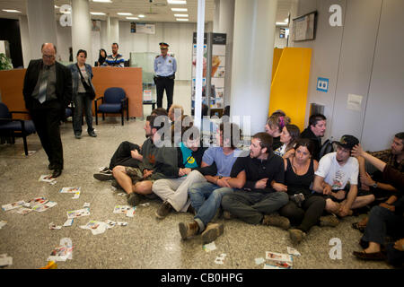 15M-anti-capitalist movement in Spain: Peaceful occupation of a branch of La Caixa bank in Spain Girona, young people occupy Stock Photo