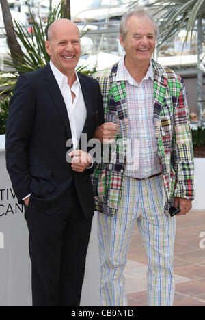 BRUCE WILLIS & BILL MURRAY MOONRISE KINGDOM PHOTOCALL CANNES FILM FESTIVAL 2012 PALAIS DES FESTIVAL CANNES FRANCE 16 May 2012 Stock Photo