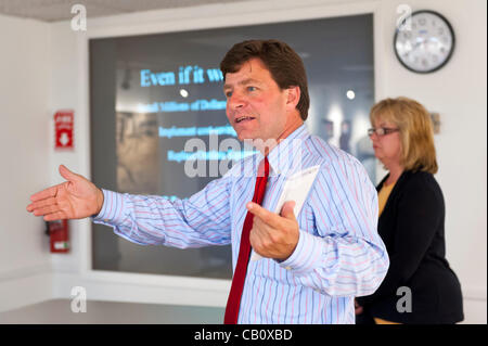 Speaking against Nassau County Executive’s Plan to Privatize Sewage Treatment Plants are County Legislator Dave Denenberg (Democrat) at left, and civic leader Claudia Borecky, at right, on Wednesday, May 16, 2012, at Bellmore Library, New York, USA. Borecky, a member of We the People Save our Waters Stock Photo