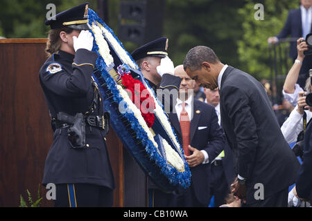 US President Barack Obama lays a wreath at the 31st Annual National Peace Officer's Memorial Service and Wreath Laying Ceremony May 15, 2012 in Washington, DC. The event honors law enforcement officers who were killed in the line of duty. Stock Photo