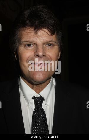 A fan operates a model of defensive end Mark Gastineau #99 of the New York  Jets.Circa the 1980's. (Icon Sportswire via AP Images Stock Photo - Alamy