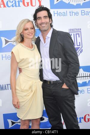 Amy Smart, Carter Oosterhouse Heal The Bay's 