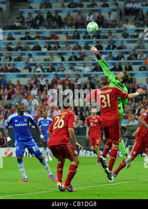 19.05.2012. Munich, Germany.  Munich's goalkeeper Manuel Neuer (R)in action next to Diego Contento and Bastian Schweinsteiger during the UEFA Champions League soccer final between FC Bayern Munich and FC Chelsea at Football Arena Munich in Munich, Germany, 19 May 2012. Stock Photo