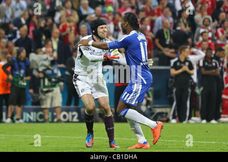 19/05/2012 Munich, Germany. Chelsea's Czech goalkeeper Petr Cech  and Chelsea's Ivory Coast forward Didier Drogba celebrate winning the 2012 UEFA Champions League Final played at the Allianz Arena Munich, and contested by England's Chelsea and Germany's Bayern Munich. Chelsea won the match after a p Stock Photo