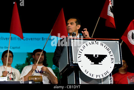 May 19, 2012 - Bakersfield, CA, USA -  Los Angeles Mayor Antonio Villaraigosa speaks to the delegates at the United Farm Workers' 50th Anniversary Convention. Some 2,000 delegates and supporters gathered to continue working on the legislative agendas and union organizing of farm workers which was be Stock Photo