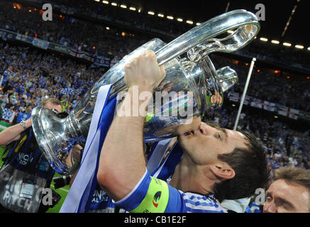 19.05.2012. Munich, Germany. Chelsea's Frank Lampard celebrates with the trophy after the UEFA Champions League soccer final between FC Bayern Munich and FC Chelsea at Football Arena M in Munich, Germany, 19 May 2012. Stock Photo