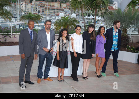 Cannes, France. 20/05/2012. (L-R) Actor Tory Kittles, director Wayne Blair and actors Deborah Mailman, Shari Sebbens, Miranda Tapsell, Jessica Mauboy and Chris O'Dowd attend the 'The Sapphires' Photocall during the 65th Annual Cannes Film Festival at Palais des Festivals Stock Photo