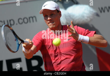 24.05.2012. Dusseldorf, Germany. Czech tennis player Tomas Berdych returns the ball in the match against Berlocq from Argentina at the Tennis World Team Cup between Czech Republic and Argentna at Rochusclub in Duesseldorf, Germany, 24 May 2012. Stock Photo