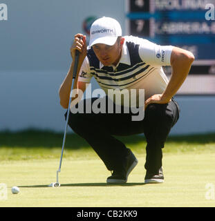 Justin Rose, of England, lines up his putt on the 14th green during the ...