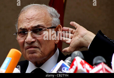 May 26, 2012 - Cairo, Cairo, Egypt - Egyptian presidential candidate Ahmed Shafiq speaks to the media during a press conference at his office in Cairo, Egypt, Saturday, May 26, 2012. Egyptian presidential candidate Ahmed Shafiq paid tribute Saturday to the ''glorious revolution'' that toppled Hosni  Stock Photo