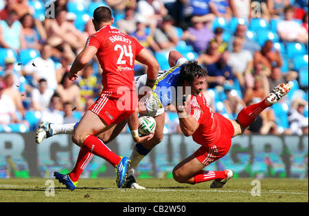 26.05.2012 Manchester, England. Warrington Wolves v Widnes Vikings. Warrington Wolves Australian Second Row Trent Waterhouse    in action during the Stobart Super League Rugby Magic Weekend from the Etihad Stadium. Credit Line : Credit:  Action Plus Sports Images / Alamy Live News Stock Photo